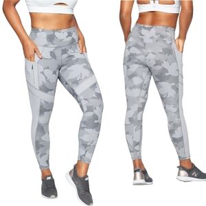 Athleta All In Camo High Rise 7/8 Length Tights/Leggings Light Grey - Sz M